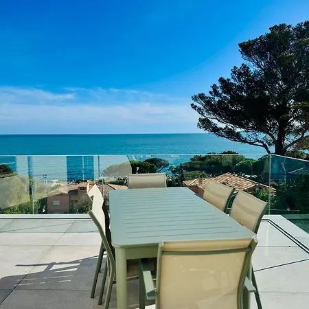 Vue Mer, Piscine, 150m De La Plage, Les Issambres